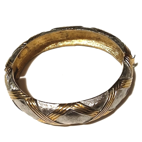 VINTAGE 90s MATTE SILVER-TONE GOLD-TONE CRISS CROSS DESIGN CLAMPER 7" BRACELET - Picture 9 of 11